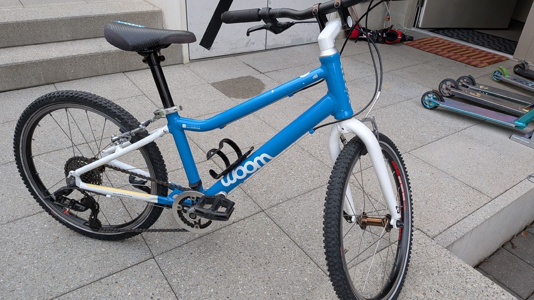Woom Vélos: Woom 4 Blau – D'occasion à Zürich par adi8006 4