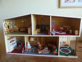 Vintage Puppenhaus  mit Inhalt
