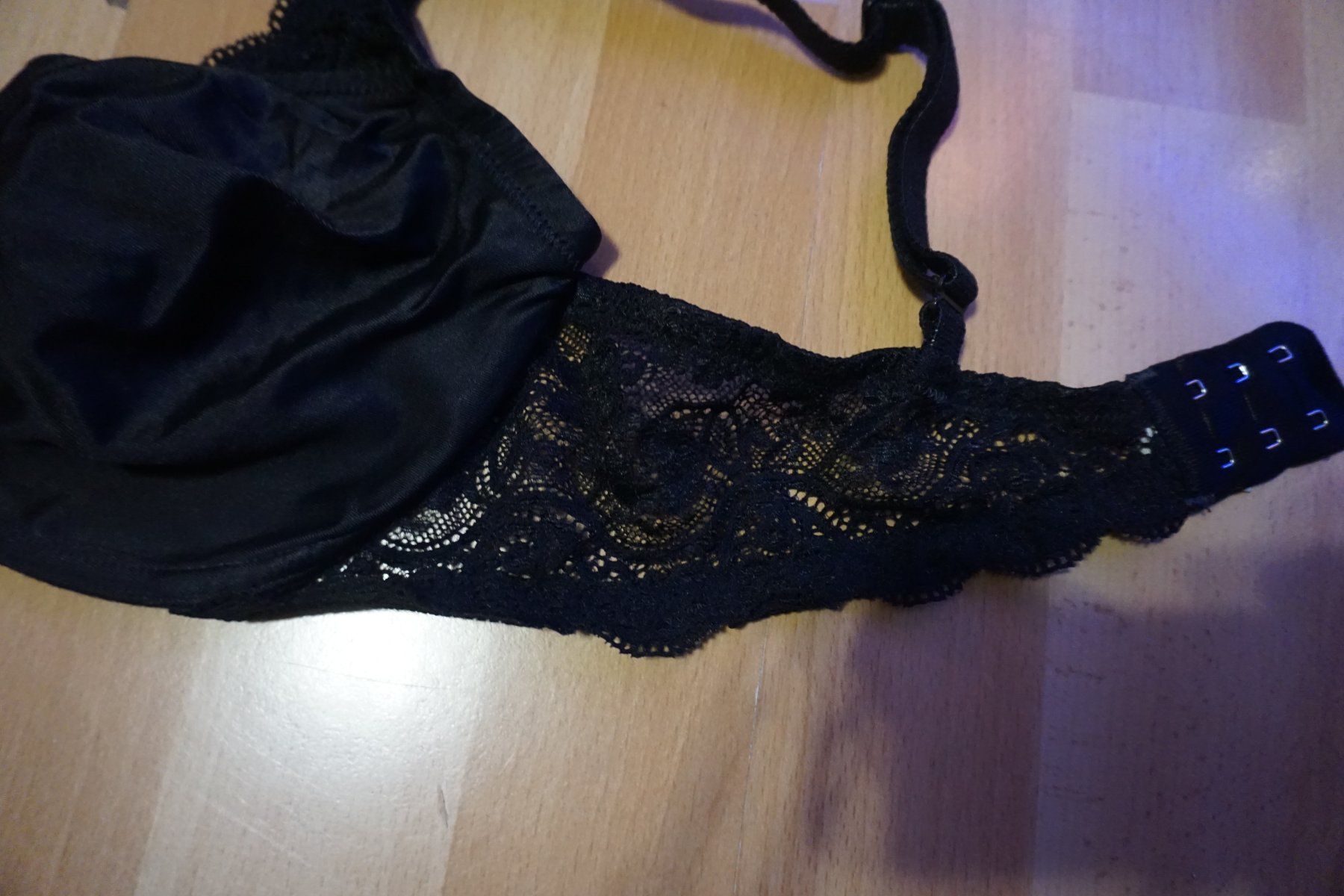Triumph Altra biancheria intima: Schwarzer BH mit Spitze von Triumph, Grösse 90C – Usato da Zürich venduto da einalemjena 1