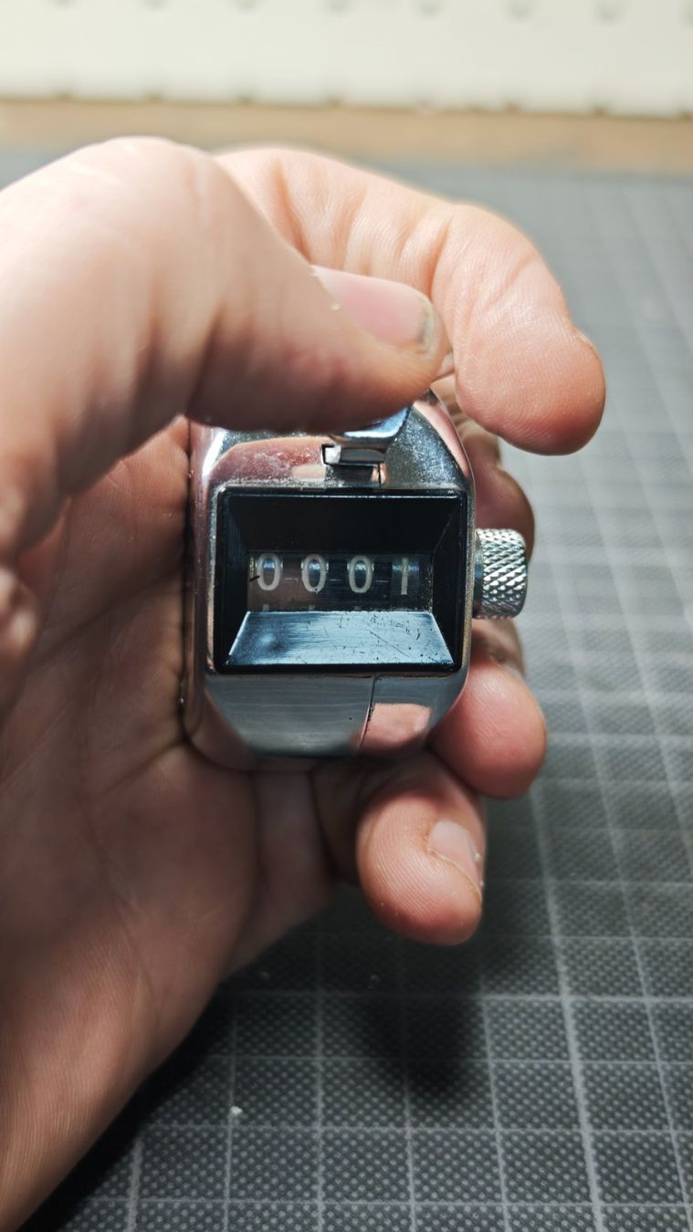 Misurare: Wunderschöner alter Hand Zähler bis 9999 – Usato da Gelterkinden venduto da MYSTOREFORYOU4460 4