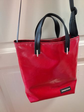 Sac Freitag Leland rouge en excellent état