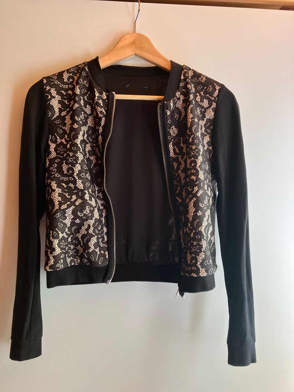 Jacken & Mäntel: Jacke mit Spitzenmuster – Gebraucht aus Alt St. Johann von philipp8179