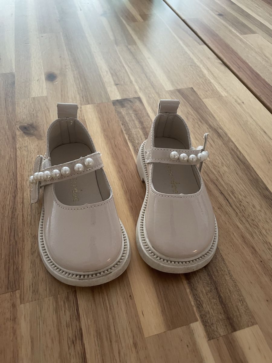 Schuhe für Mädchen: Festliche Mädchen Schuhe Gr 21 – Gebraucht aus Buchrain von Bygger31