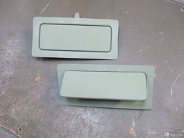 Oldtimer, 2 Lüftungsklappen. 2 volets de ventilation