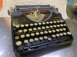 Vintage Schreibmaschine “Continental Klein” mit Koffer