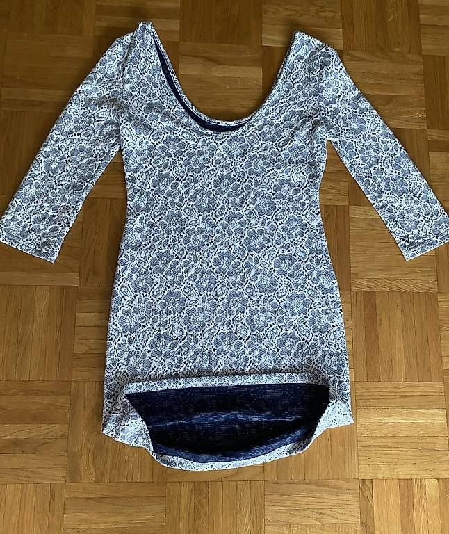 Robes: Robe fourreau doublée taille S/36 – D'occasion à Lausanne par loi_8msc 2