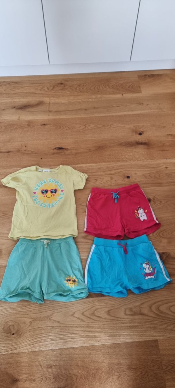 Lotti & Set di vestiti: 11er-Set: Mädchenkleider Grösse 116/122 – Usato da Lachen SZ venduto da allesweg78 1