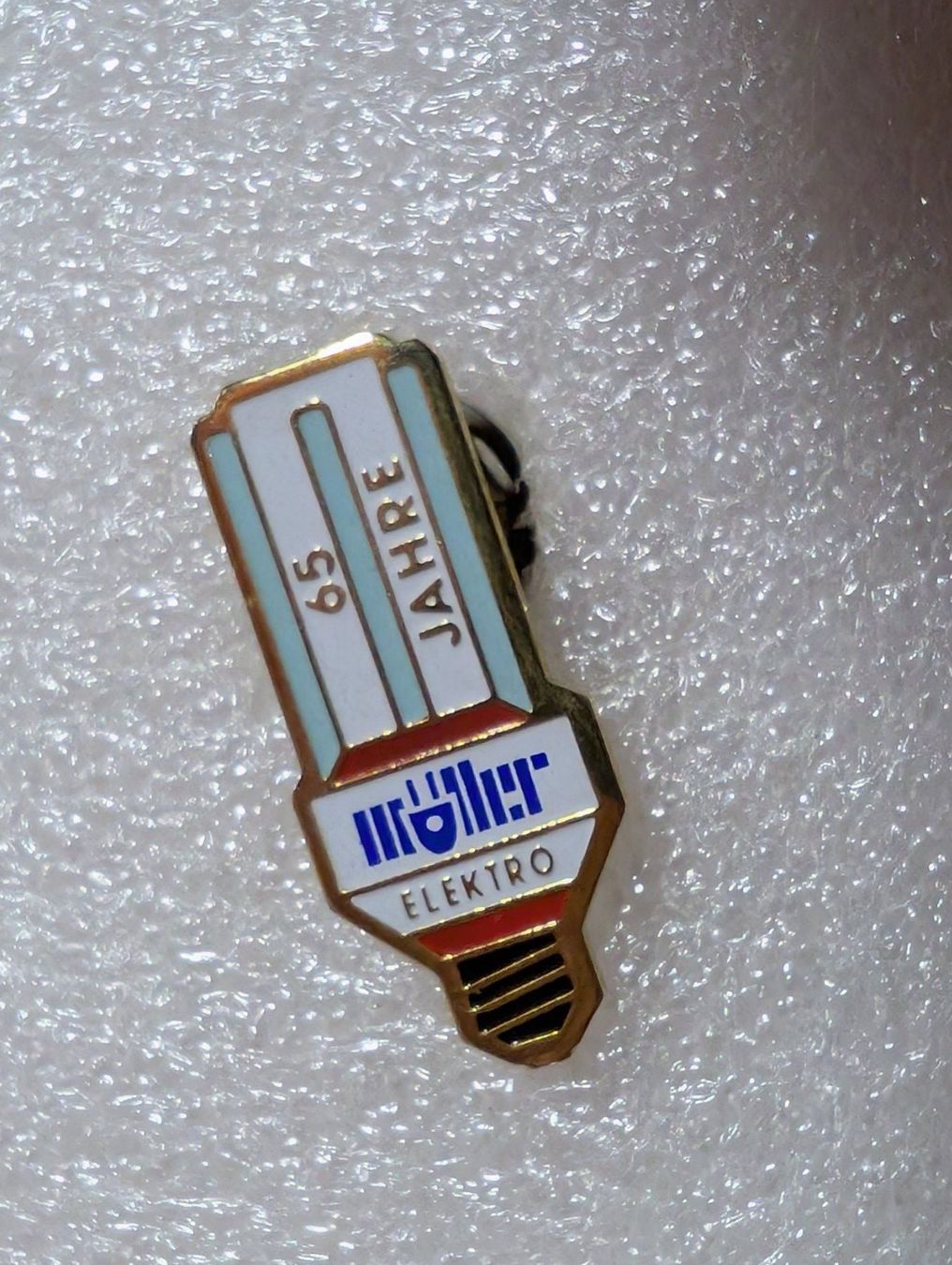 Placchette & Badge: Ansteckpin 246:  65 Jahre Elektro Müller – Usato da Oppligen venduto da Pin-Fall-Shop