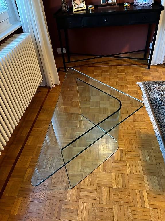 Tavoli: Magnifique table basse d'angle en verre épais – Usato da Vessy venduto da ongaros
