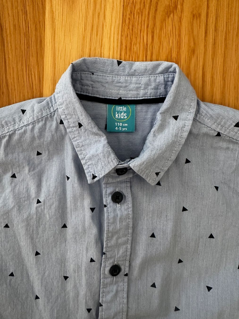 Hemden, T-Shirts & Polos: Kinder Hemd kurzarm Gr. 110 Top Zustand – Gebraucht aus Zürich von bur_6jq9 1