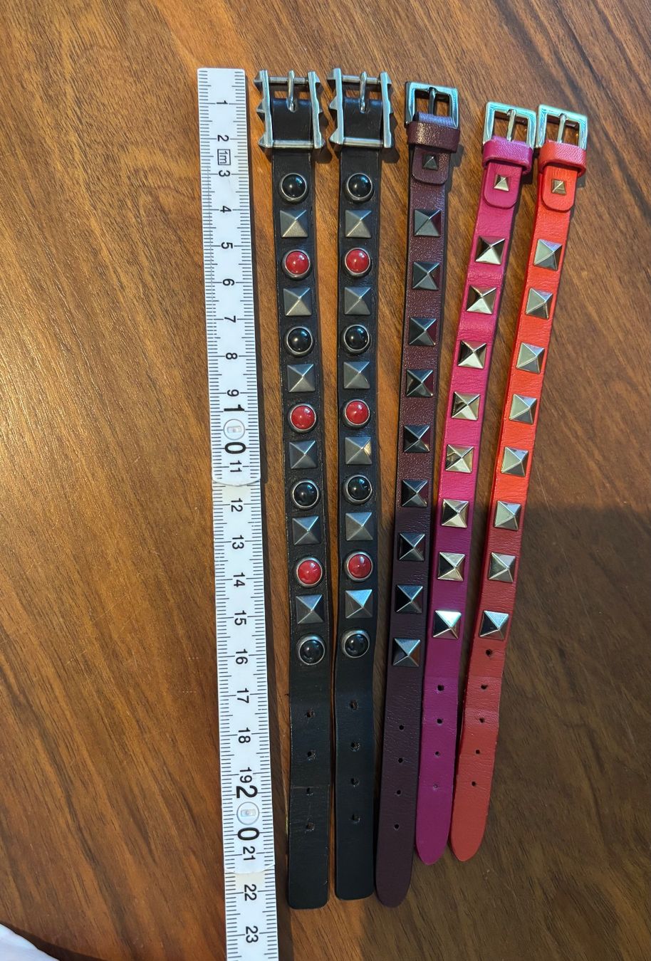 Valentino Bracciali & Braccialetti: Valentino Garavani Rockstud Rolling Lederarmband – Usato da Jona venduto da FashionQueen2306 1