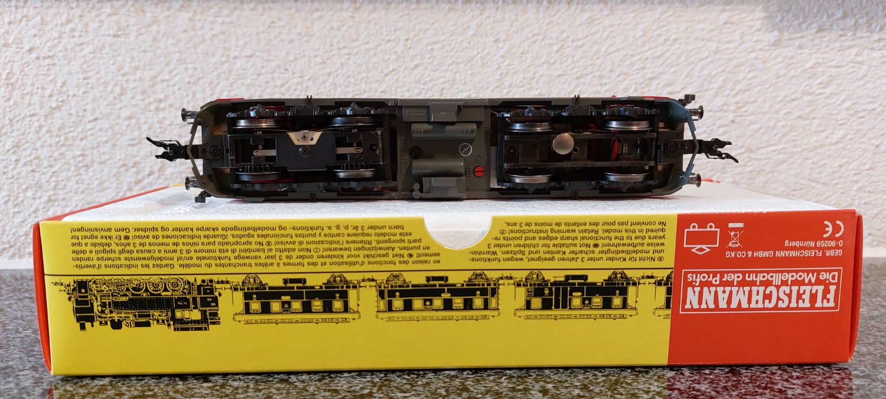 Fleischmann Modellini di ferrovie: Fleischmann - Doppeltraktion TEE Re 4/4''/Crossrail Re 436 – Nuovo (secondo la descrizione) da Rotkreuz venduto da MOBAHN-1zu87 4