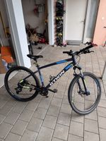 Mountainbike B'Twin dunkelblau gebrauchter Zustand