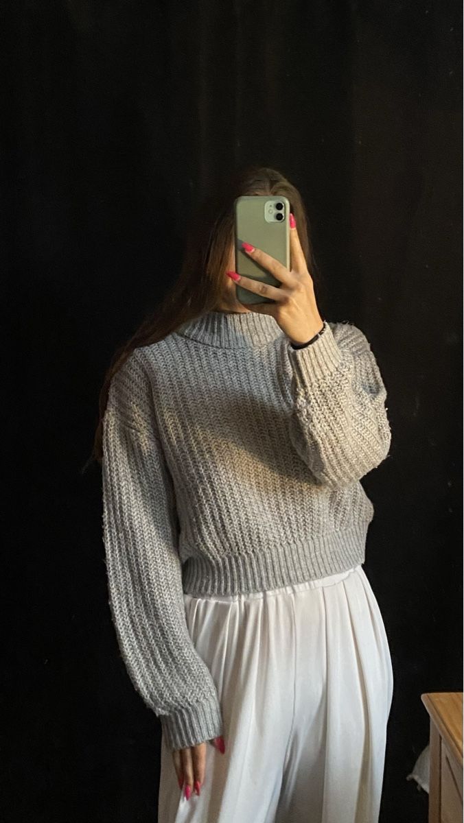 H&M Pullover & Sweatshirts: grey cropped turtleneck sweater – Gebraucht aus Fribourg von jen_6vlt 1