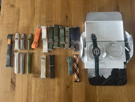 Apple Watch Ultra avec nombreux bracelets, boîte et chargeur
