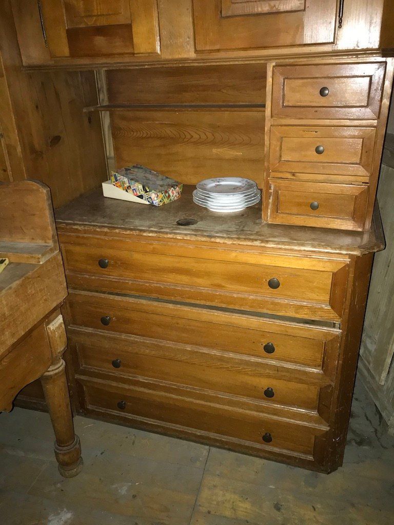 Credenze: Buffet vaisselier antik Kommode Büfett – Usato da St-Cierges venduto da LeRegain 4