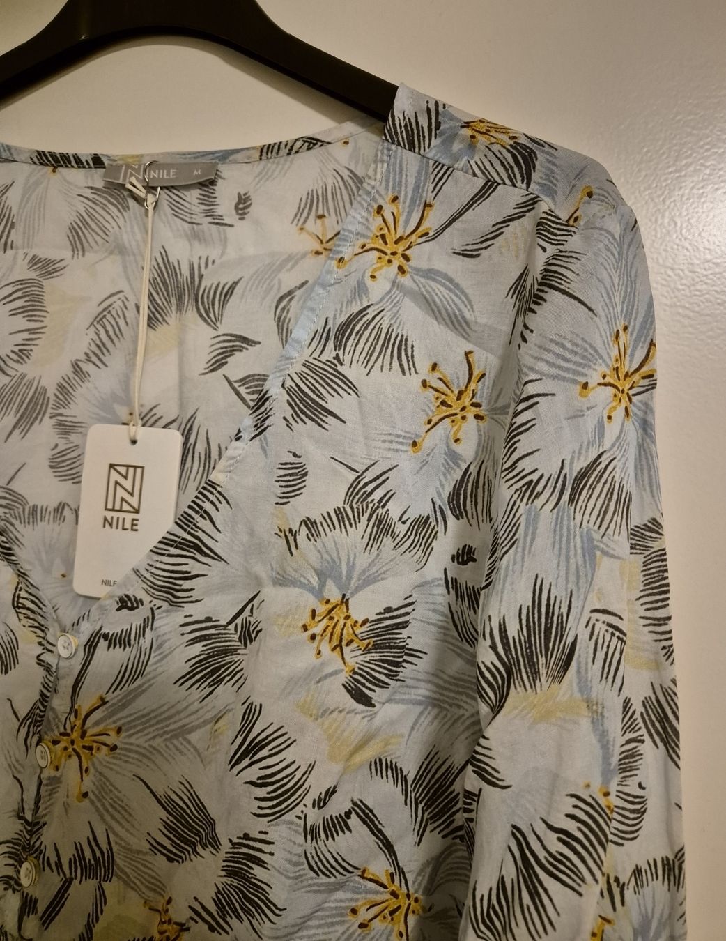 Nile Blusen: nile bluse gr. M, neu – Neu und originalverpackt aus Luzern von Ami-be 1