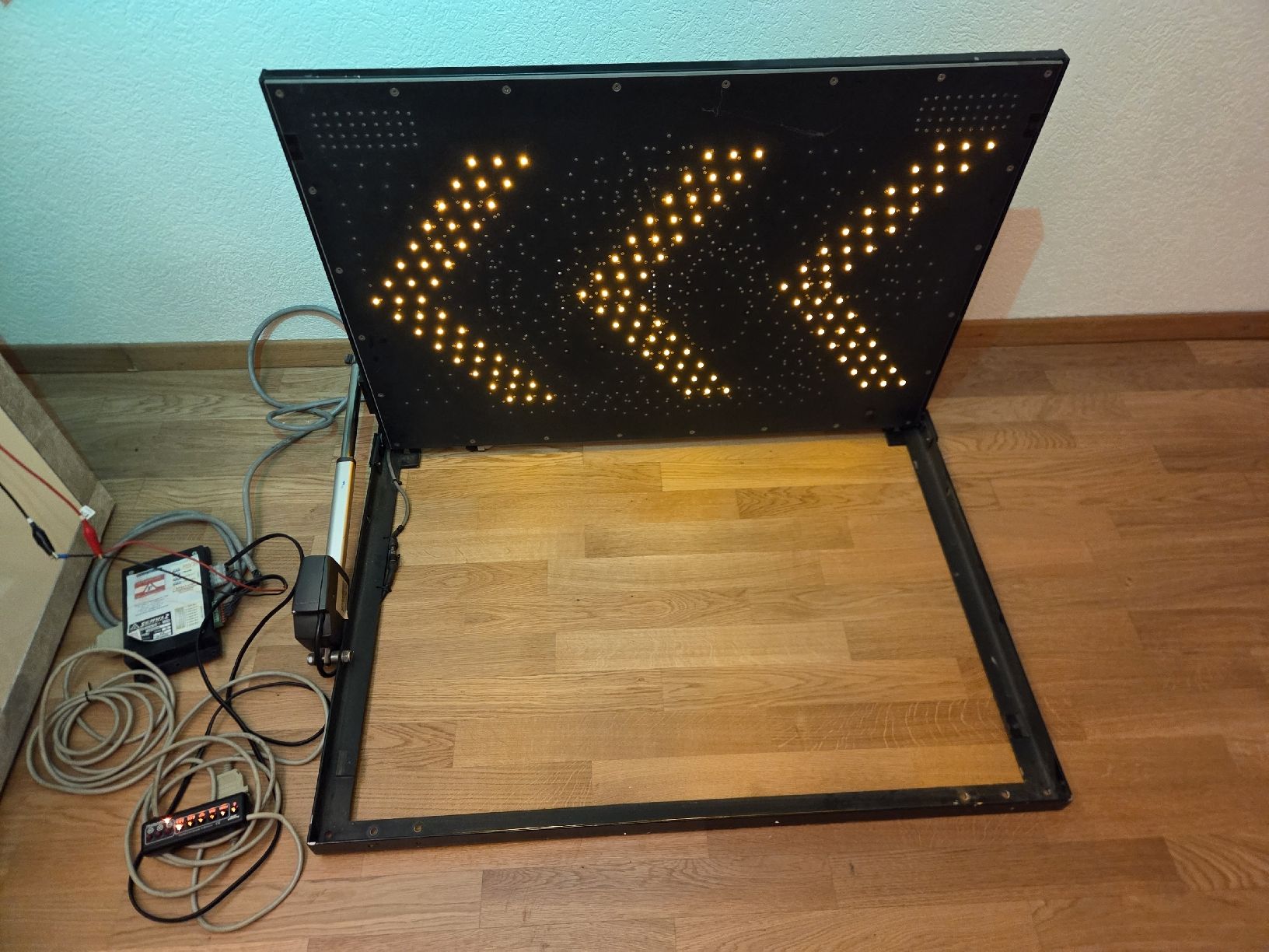 Componenti elettronici: Wechselverkehrsanzeige – Usato da Grosshöchstetten venduto da S.Thoma1495 6