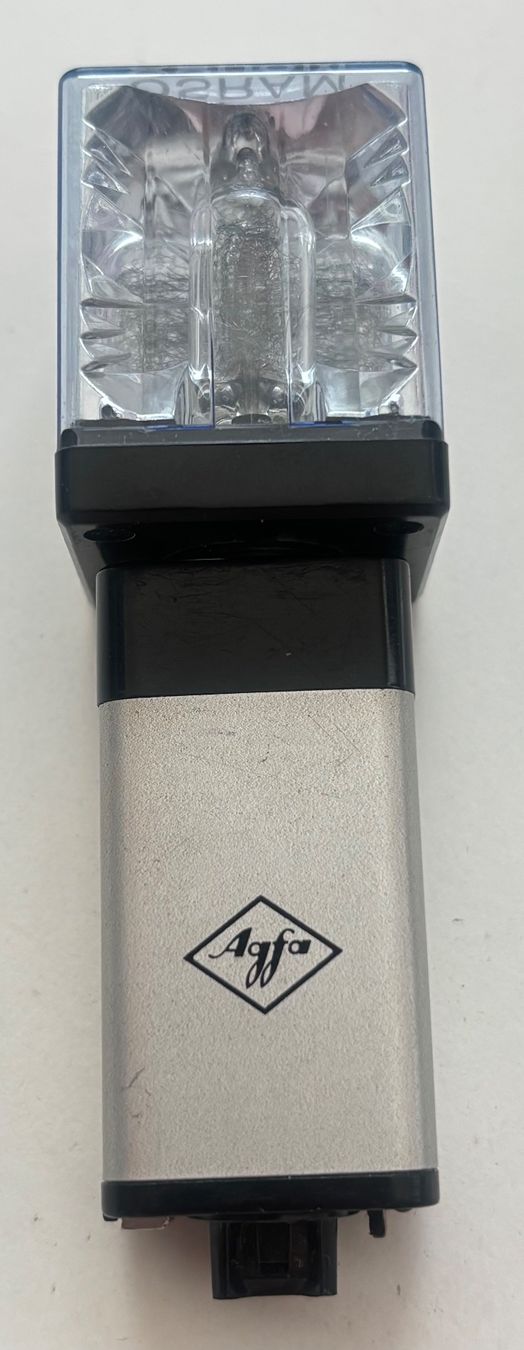 Agfa Blitze: Support Agfa pour Flash avec 1 flash Osram - 1/4 restant – Gebraucht aus Neuchâtel von gefdeneuch 1