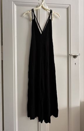 Elegant Black Midi Dress, S