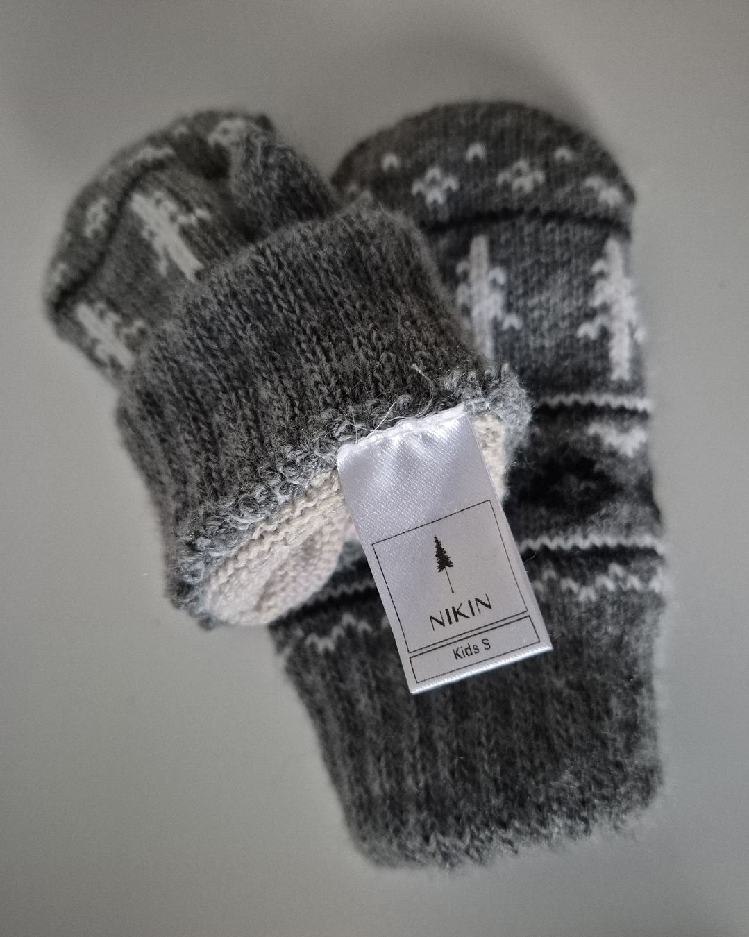 Nikin Lotti di vestiti: Nikin Set Mütze & Handschuhe – Usato da Münsingen venduto da Why88 3