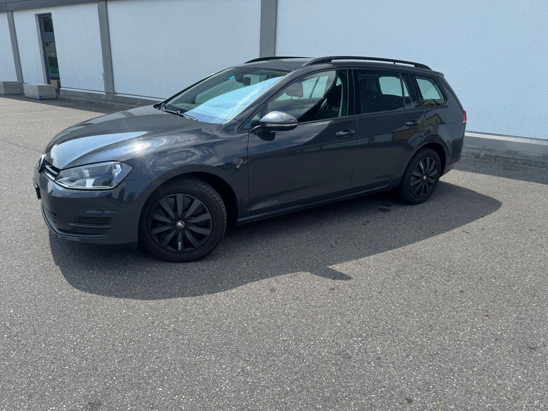 VW Automobili: Golf variant 1.6 tdi – Usato da Thun venduto da val_8b9d 3