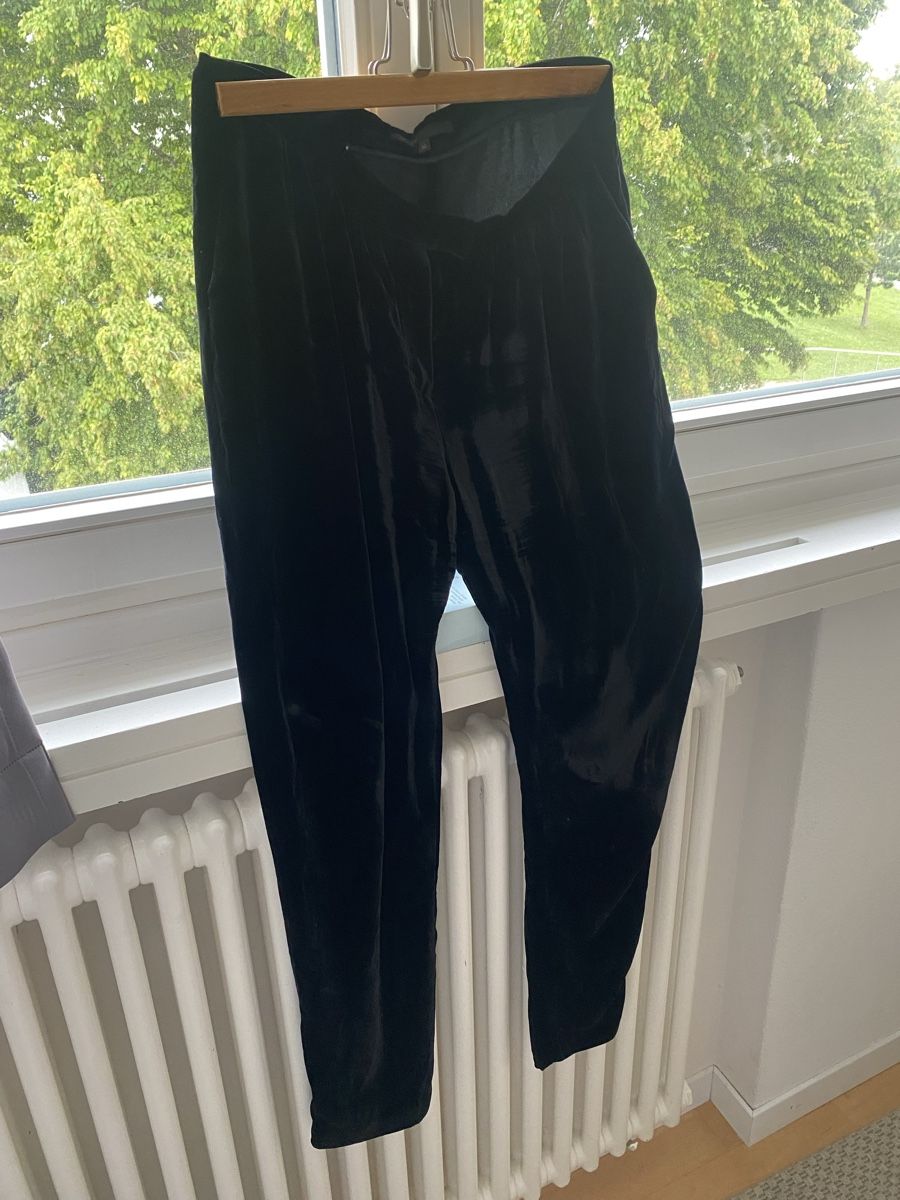 Maje Pantaloni: Elegante schwarze Samthose von Maje – Usato da ZÜRICH venduto da smi_z2sw 3