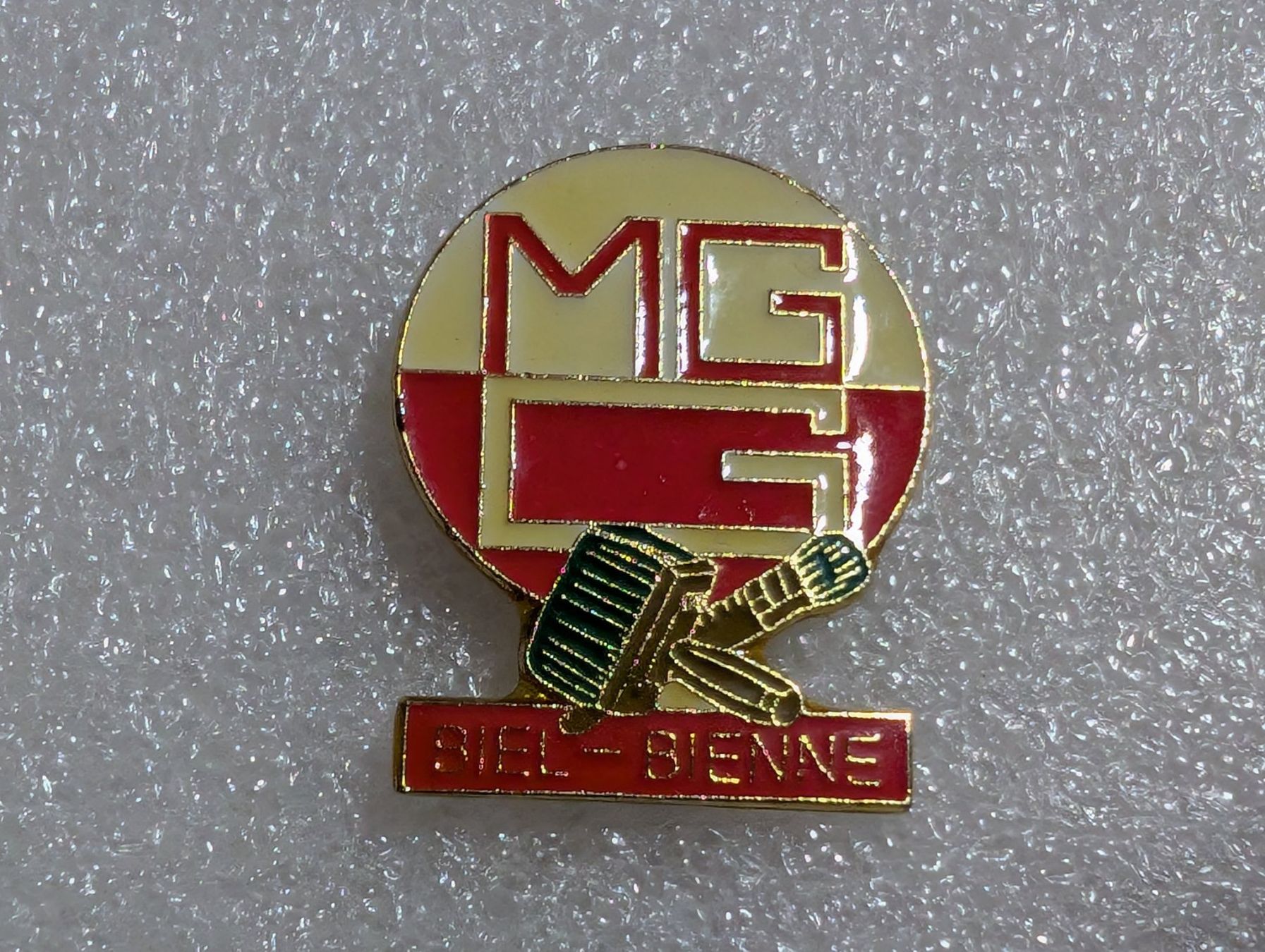 Plaketten & Abzeichen: Ansteckpin 246: MGG Biel Bienne – Gebraucht aus Oppligen von Pin-Fall-Shop