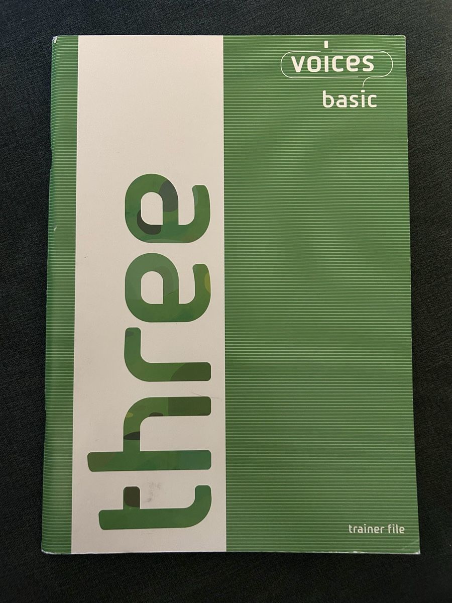 Bücher: Lehrmittel Englisch Voices Basics 3 trainer file – Neu (gemäss Beschreibung) aus Bern von The_One_Salesman