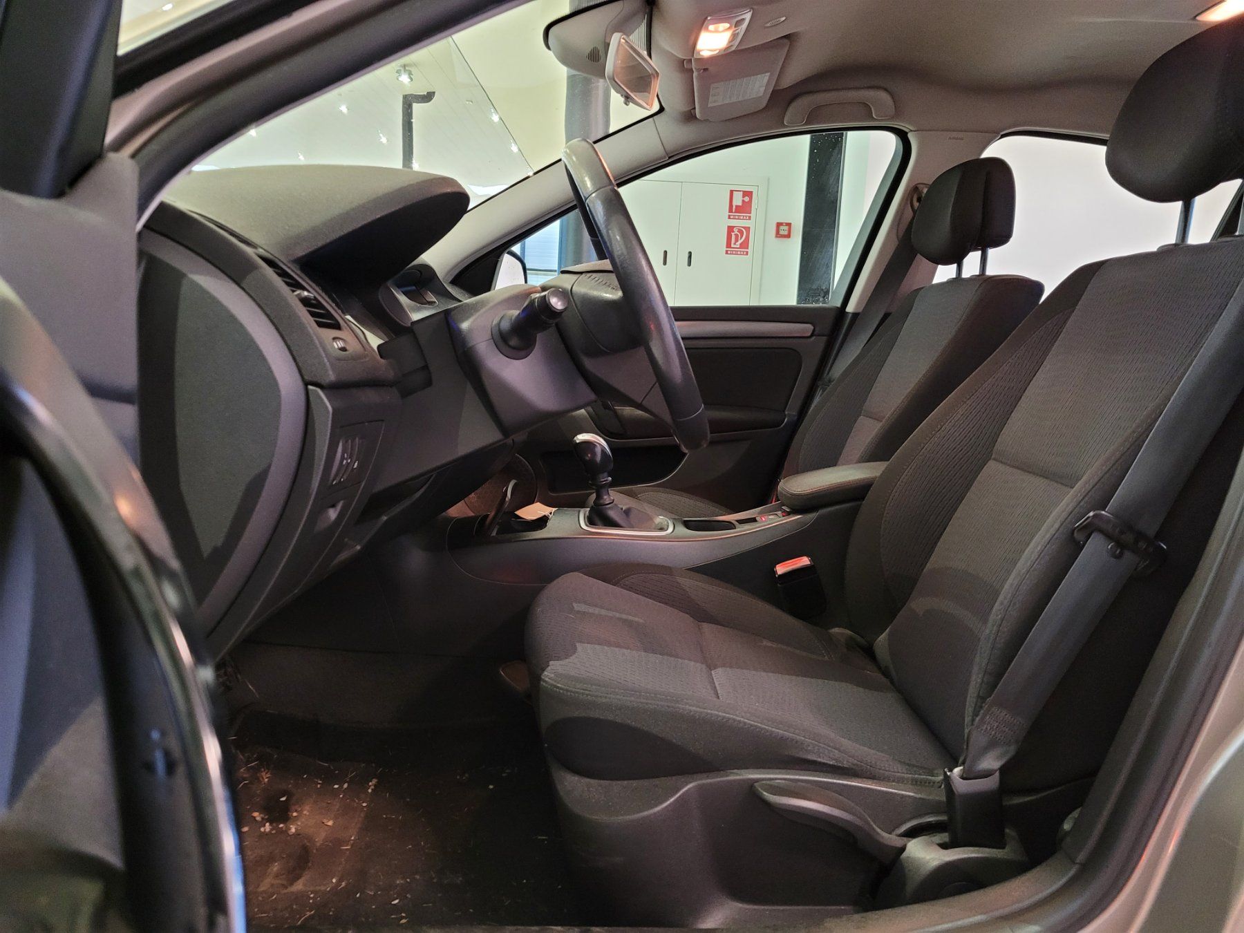 Renault Automobili: Renault Laguna 2.2 DT RT Business – Usato da St. Gallen venduto da HirschAutomobileAG 3