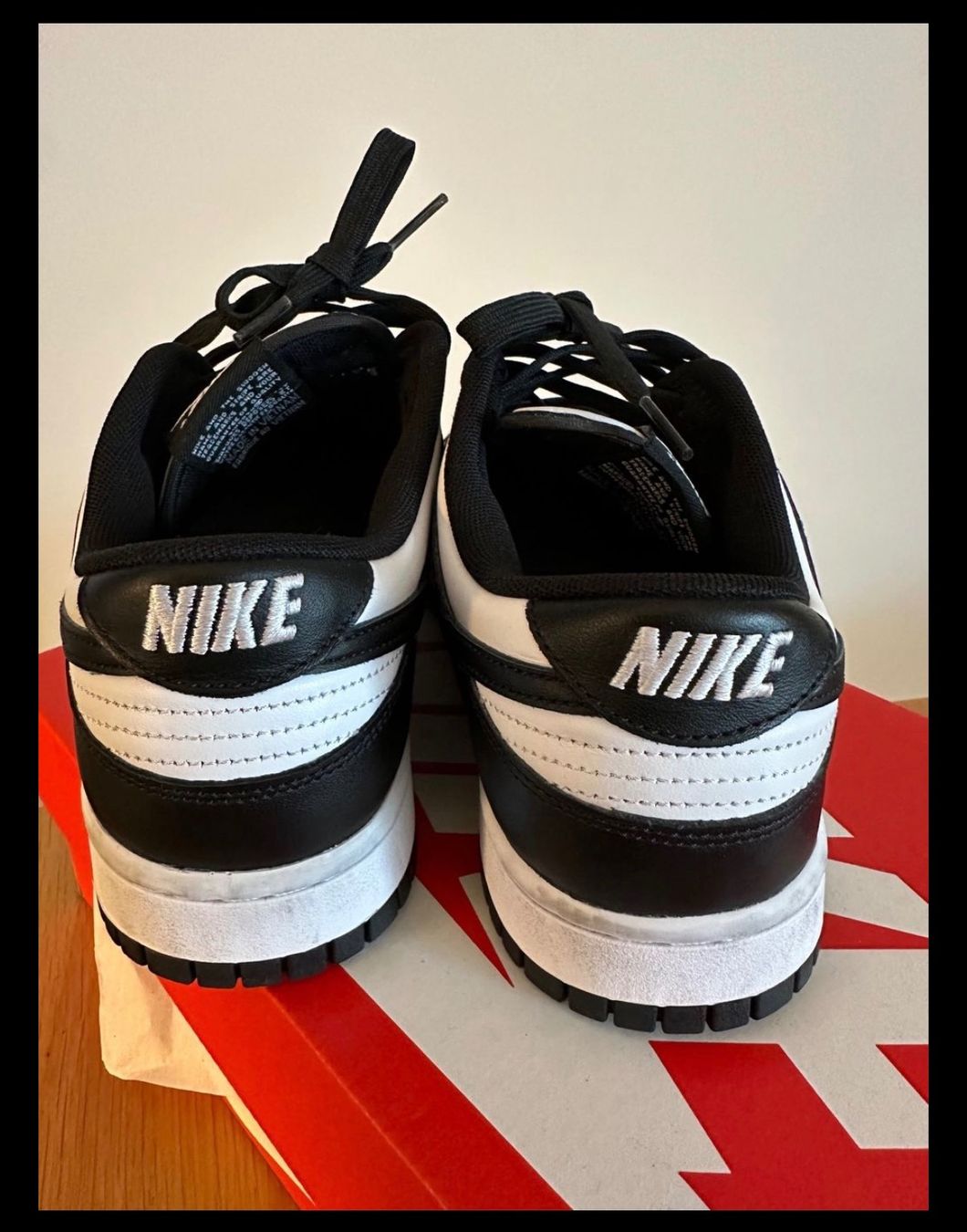 Nike Scarpe da uomo: Nike Dunk low retro black/white 42.5 – Usato da Basel venduto da Rouge. 1