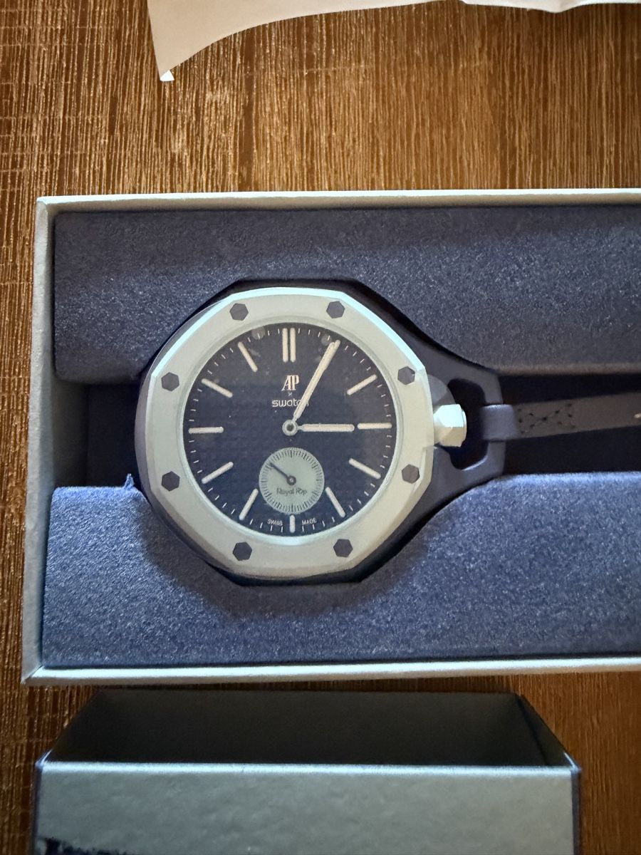 Swatch Orologi: Swatch x Audemars Piguet Royal Pop Lan Ba – Nuovo e nell'imballaggio originale da Signau venduto da WhiteyWyss 1