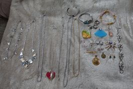 1 schönes 29 teiliges Modeschmuck Set