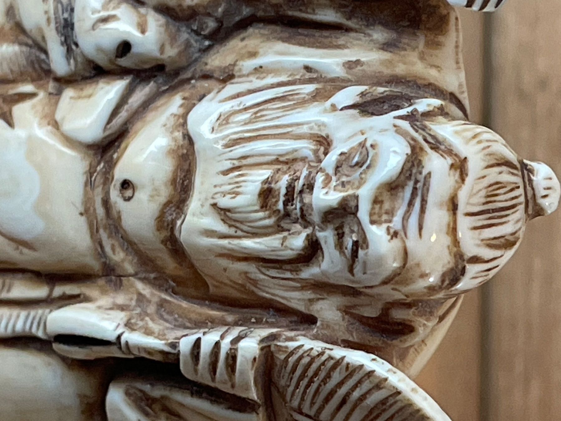 Statuette: Netsuke, Mönch mit Tempelhund – Usato da Embrach venduto da Gauvain1 5