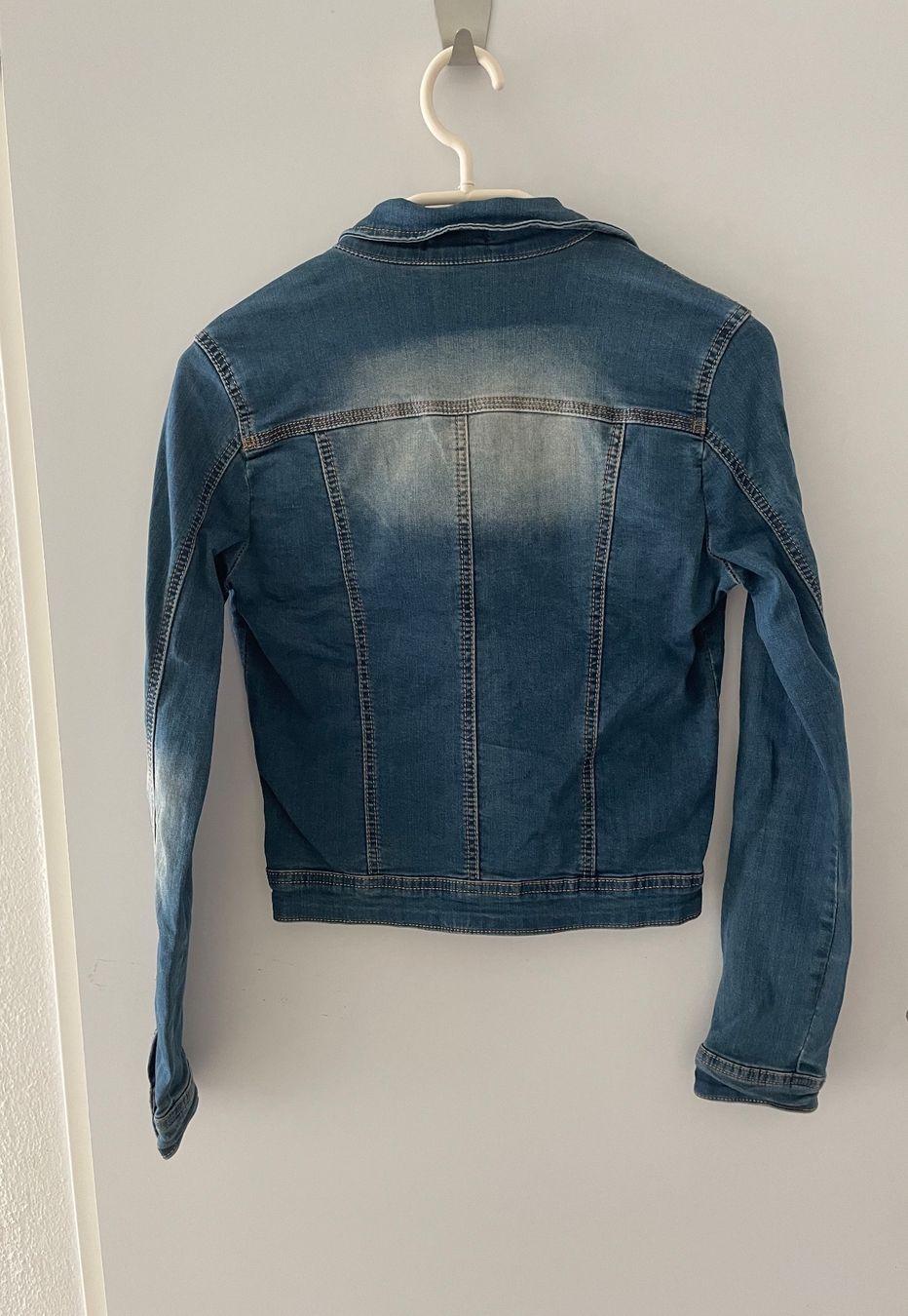 Giacche: Wunderschöne Jeansjacke in GR. 34 – Usato da Urdorf venduto da leoale 1