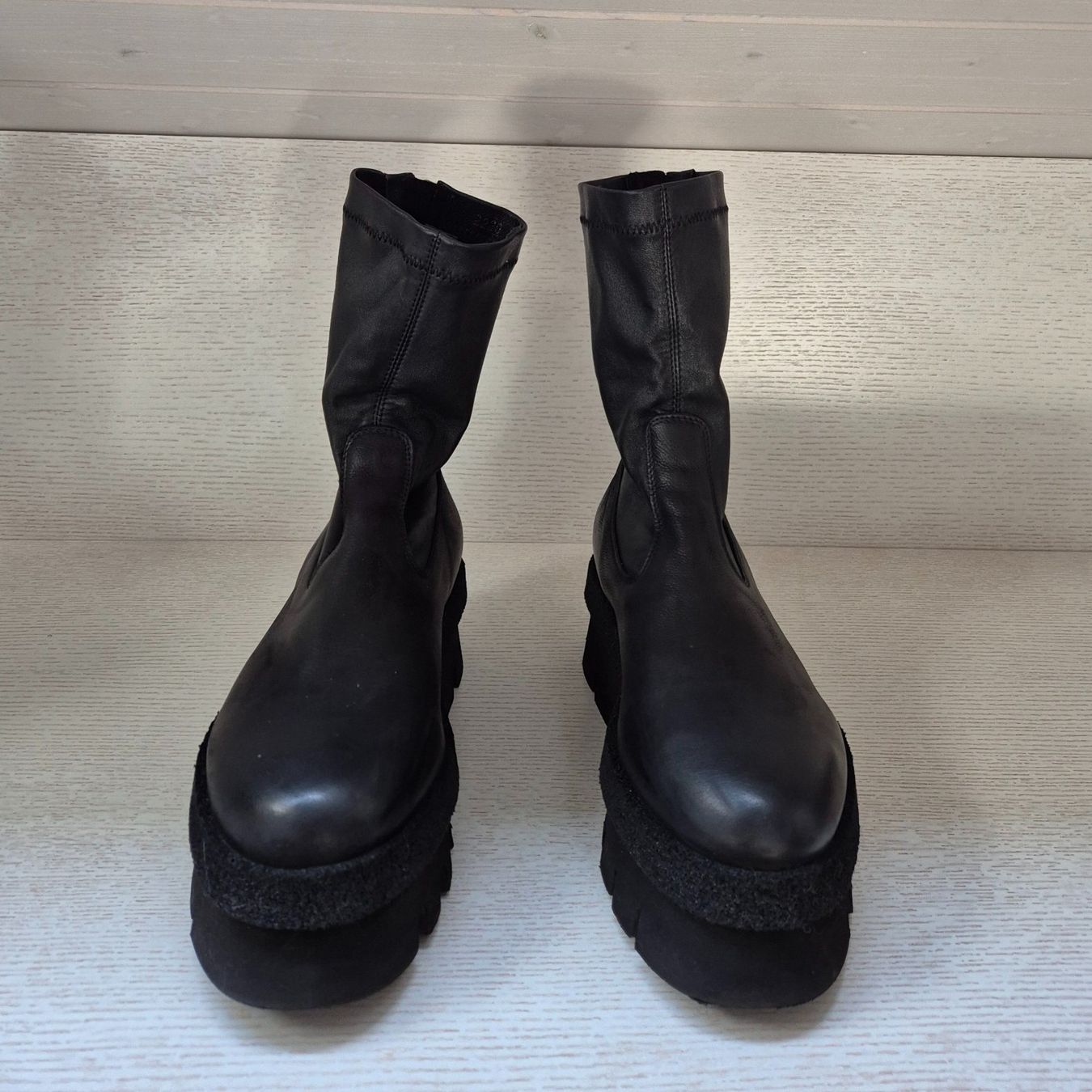 Lofina Scarpe da donna: LOFINA  Schwarz  Grösse 37 1/2 – Usato da Buochs venduto da Cats_nw