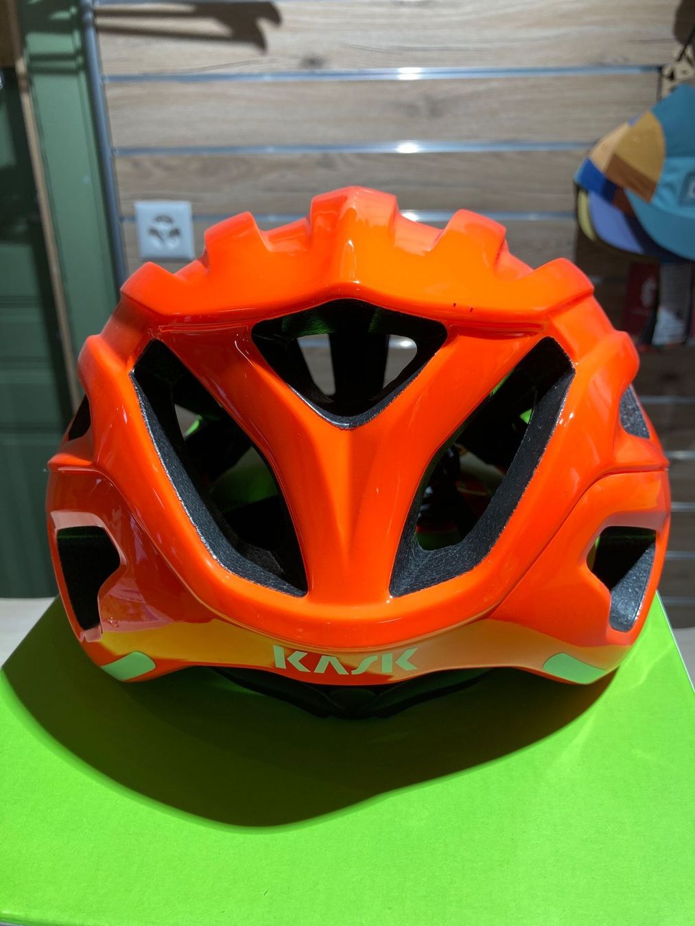 Caschi: Kaks Mojito 3 Helm Orange Fluo, Large – Nuovo (secondo la descrizione) da Lauterbrunnen venduto da Imboden-Bike 2