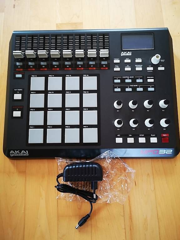 Akai Strumenti musicali: Akai MPD32 Drum Pad – Usato da wigoltingen venduto da skillzz 1