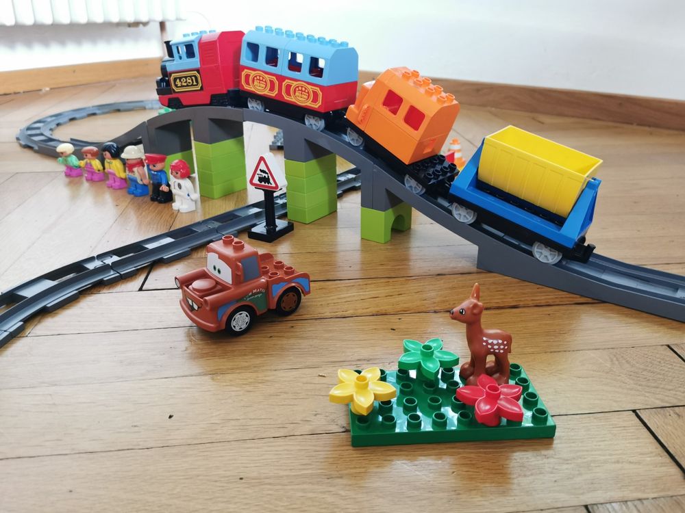  Grosse elektrische Lego Duplo Eisenbahn mit viel Zubehör 
