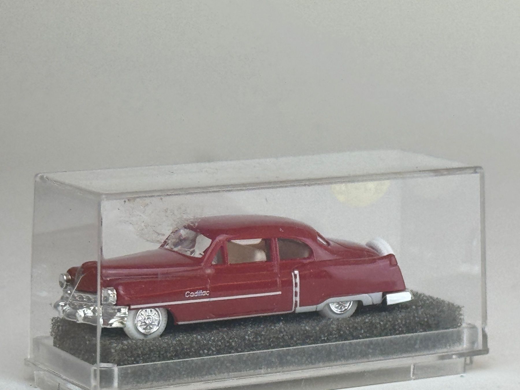 Praliné Modellini d'auto: CH- Praline Cadillac Limousine rot – Usato da Elm venduto da Wikmtz