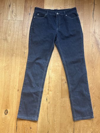 Damen Jeans dunkelblau Stretch Grösse 38, neuwertig 