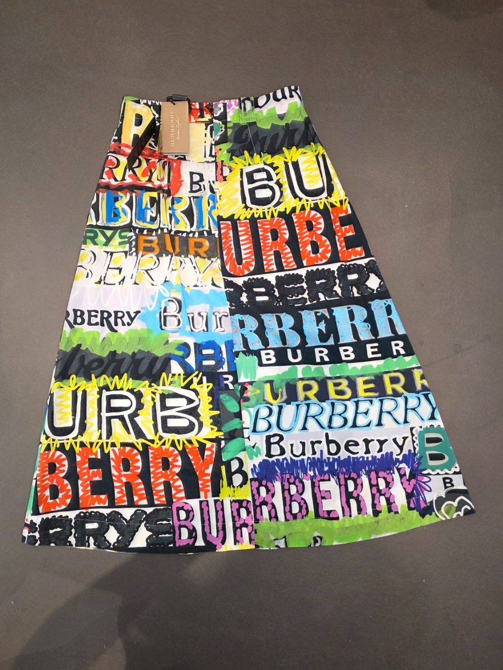 Burberry Gonne: Neuer Burberry Rock – Nuovo e nell'imballaggio originale da Zürich venduto da ANU-AnimalsNeedUs 1