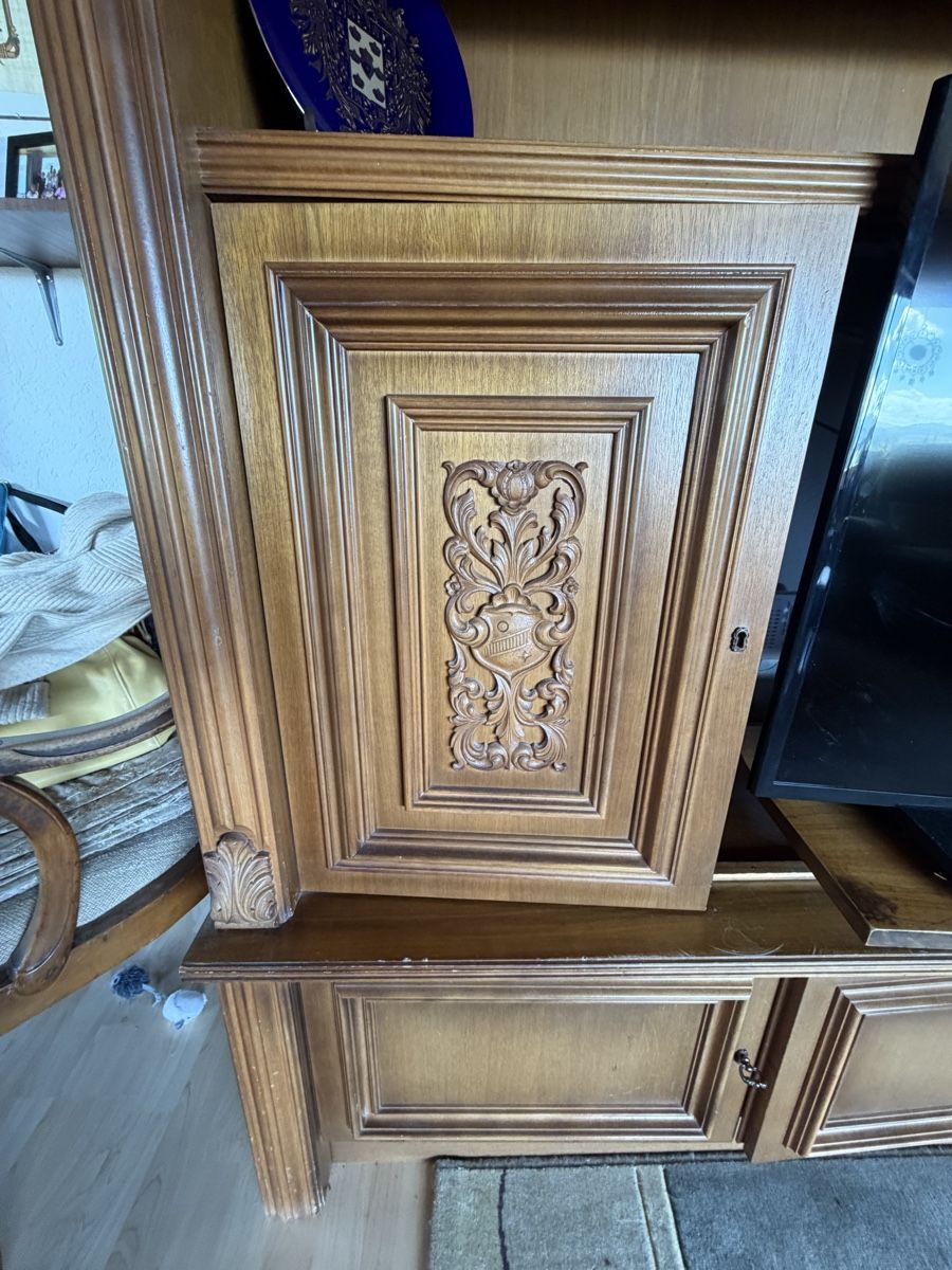 Cassettiere: Grosses Antikes Sideboard – Usato da Zürich venduto da annamontana 5
