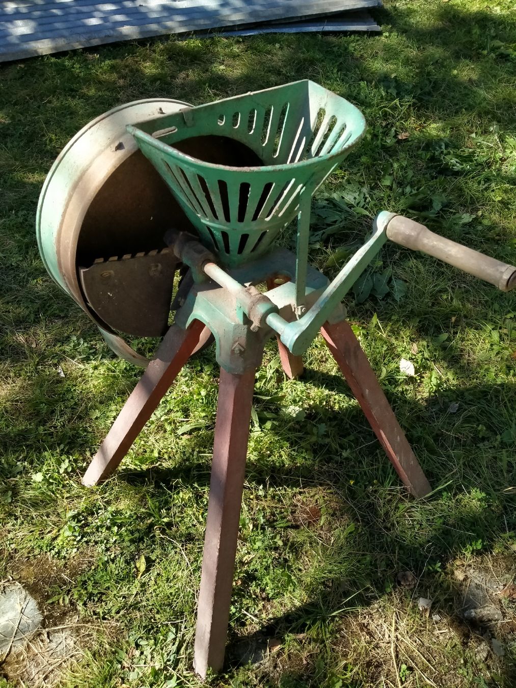 Tutte le macchine: Machine à couper les betteraves – Usato da Miège venduto da sorman