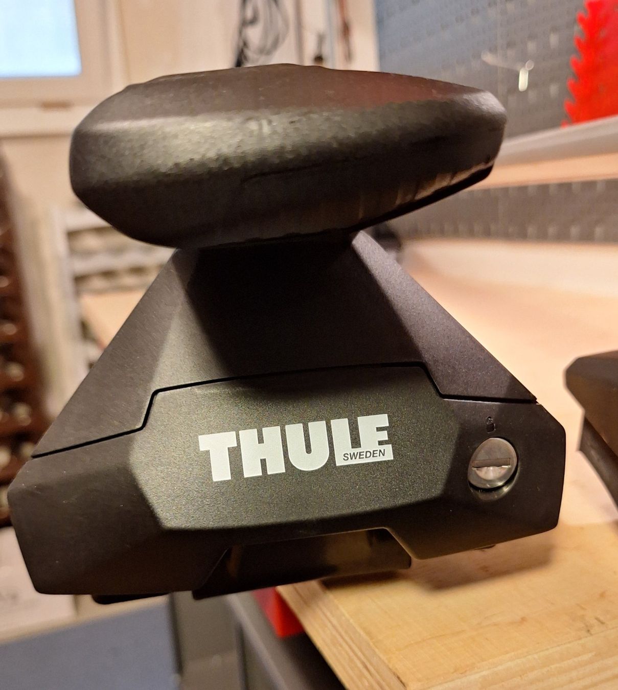 Thule Portapacchi: Thule Evo Clamp Fuss mit 2 Dachträgern – Usato da Hauptwil venduto da Markuseli