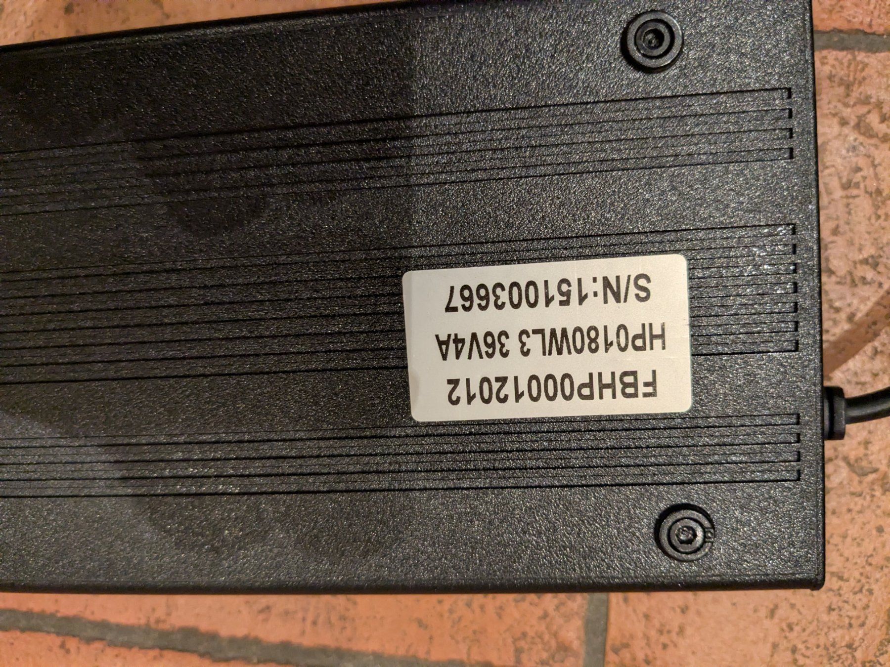 Chargeurs: Stromer Ladegerät HP0180WL3 36V4A gebraucht – D'occasion à Horw par danvo 1