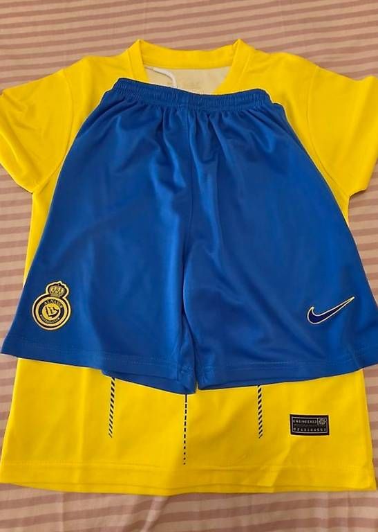 Scarpe, pantaloni & magliette da ginnastica: Kit enfant Al Nassr  – Usato da Petit-Lancy venduto da zesmile 3