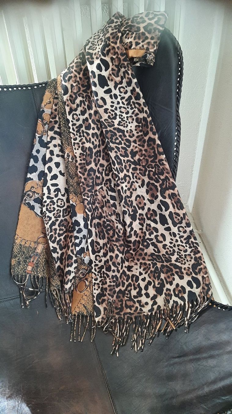Foulard & Sciarpe: Écharpe léopard von Borno Vintage – Usato da Fribourg venduto da metalhands 2
