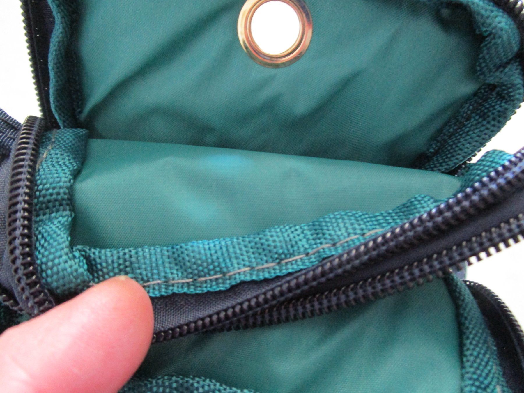 Taschen für Damen: kleine Umhängetasche  schwarz  NEU – Neu (gemäss Beschreibung) aus Ursenbach von Trasse 4