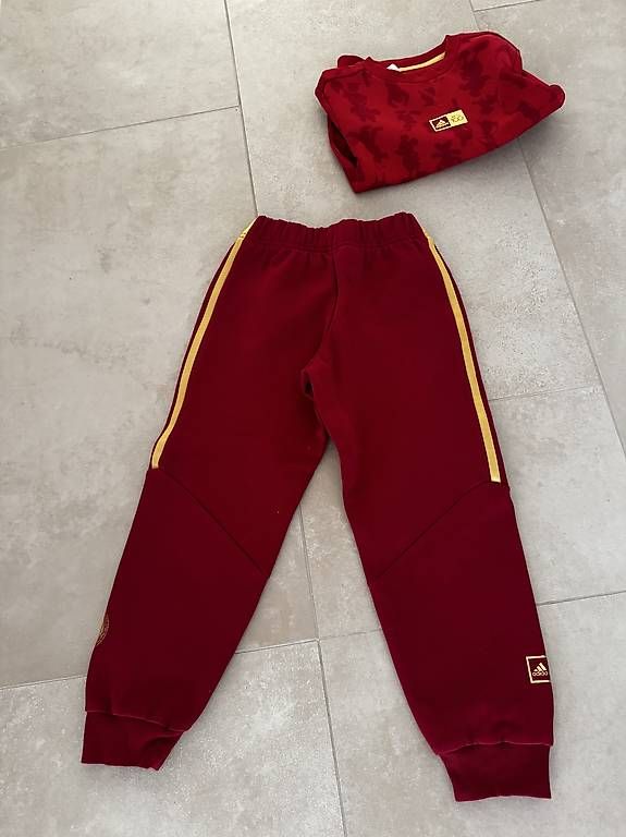 Lotti & Set di vestiti: Adidas Kindertrainer von Disney – Usato da Frauenfeld venduto da OliviaMartina 2
